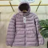 Chaqueta de Plumón Ligera con Capucha Versátil Estilo Coreano Invierno 2026 para Mujer, Moderna y Cálida, Abrigo de Algodón Apto para Figuras Pequeñas