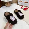 Sandalias Birkenstock de Dibujos Animados para Niñas 2026 Otoño Nueva Llegada Mocasines Cerrados para Niños Sandalias Deslizables para Exteriores Primavera/Otoño
