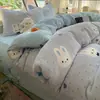 Juego de Cuatro Piezas de Leche Estampada Polar Doble Cara Polar Más Polar Engrosado Funda de Edredón de Coral Sábana Juego de Tres Piezas para Dormitorio de Estudiante