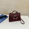 Bolso bandolera de alta gama elegante con temperamento de socialité para mujer, otoño, lujo ligero, nicho, bolso tipo Kelly, bandolera retro elegante