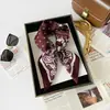 2026 Nuevo Bufanda Cuadrada Pequeña de Algodón Lino Espiga Estilo Coreano Moda Estampado Cachemir Bufanda de Seda Bufanda para Cuello Accesorios para Ropa Venta al por Mayor