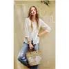 Blusa Nueva de Otoño 2026 Estilo Francés con Escote en V y Ribete de Encaje para Mujer, Top Delgado Blanco con Cinturón de Corbata, Transfronterizo Europeo y Americano