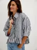 Camisa corta de moda a rayas con cuello, bolsillos, dobladillo con volantes y corte holgado, perfecta para uso casual.