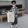 Conjunto de Ropa de Otoño para Niños 2026 Nuevo Estilo Coreano Camisa para Niño Pequeño, Chaleco, Conjunto de Tres Piezas, Ropa Infantil de Primavera y Otoño Moderna
