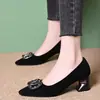 Zapatos de mujer poco profundos de ante con punta fina estilo francés, nuevos zapatos de tacón alto de moda primavera-verano 2026, zapatos de tacón grueso cómodos con pedrería para mujer