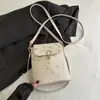 Bolso de Paja de Verano para Mujer 2025 Nuevo Estilo Fresco Flor de Encaje Tejido Bolso Silla de Montar Versátil Bolso Bandolera de Hombro