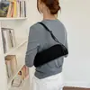 Bolso pequeño cuadrado de gamuza color Maillard para mujer, nuevo modelo 2026, diseño de nicho de alta gama, bolso de hombro y para llevar debajo del brazo para el día a día