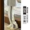 Calça de moletom branca e cinza com três listras para mulheres, novo estilo outono 2026, estilo folgado e despojado, para pessoas baixinhas, perna reta, perna larga, calça de moletom