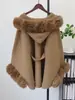 Outono/Inverno 2026 Novo Casaco Cape de Lã Dupla Face Tricotado com Capuz, Patchwork, Cinto e Pele Sintética, Xale Suéter Elegante para Mulheres