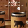 Cubo de Basura de Cuero Alto Valor Estético Hogareño Sala de Estar Lujo Ligero Gama Alta Estilo Americano Estilo Antiguo de Mediana Edad Cubo Sanitario Basura Grande para Dormitorio