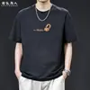 Camiseta Divertida Bordada Estilo Retro Americano de Manga Corta para Hombre Verano 2026 Nuevo de Moda Holgada de Media Manga Casual