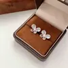 Mariposa Brillante~ Elegantes Pendientes de Clip para Mujeres Sin Perforaciones Orejas 2026 Nuevo Estilo Pendientes Lujo Ligero Ear Cuff Aretes Accesorios de Oreja de Gama Alta