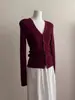 Elegante cárdigan de punto negro con cuello en V adelgazante estilo francés para mujer, chic de principios de otoño, top básico ajustado de manga larga