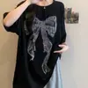 Camiseta de Manga Corta Arrugada de Seda de Hielo con Mariposa y Pedrería para Mujer Tallas Grandes, Nuevo Estilo Verano 2025, Corte Holgado, Adelgazante, Top de Moda para Mujeres Tallas Grandes