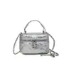 Bolso de hombro moderno y minimalista con correa de cadena de patrón de rombos, un bolso cruzado pequeño, un minibolso de mano y un bolso tipo cubo pequeño en un estilo inspirado en Chanel para mujer