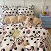 Juego de ropa de cama de cuatro piezas con forro polar para invierno, con tejido de leche polar suave, cómodo y de alta densidad, y un juego de sábanas de tres piezas con temática de cachorros de lunares