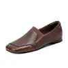 Zapatos para mujer con suelas cómodas y suaves, nuevo modelo otoño 2026, mocasines slip-on de punta cuadrada, zapatos de un solo color de tacón bajo con corte profundo