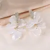 1 Par de Pendientes Franceses de Flor de Concha Europeos y Americanos de Gama Alta para Mujer, Tachuelas, Lujo Ligero, Moda, Temperamento, Pendientes Largos, Nicho