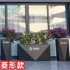 Caja de flores de acero inoxidable para exteriores combinación soporte de flores de hierro departamento de ventas valla de plantación verde partición canaleta para flores cama de flores exterior de restaurante