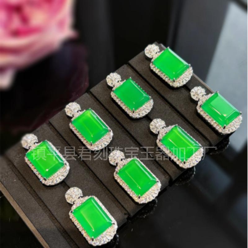 玉髓无事牌吊坠