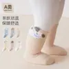 Calcetines para bebé para otoño e invierno, hechos de forro polar de coral, extra gruesos y cálidos, unisex, para recién nacidos, con diseños de dibujos animados, construcción sin costuras y ajuste holgado alrededor de los tobillos