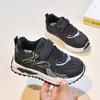 Zapatos Sencillos para Niñas Zapatos de Entrenamiento Alemanes 2026 Primavera/Otoño Nuevos Zapatos Blancos Pequeños para Niños Suela Suave Zapatos de Skate para Niños Deportivos Casuales