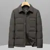 Chaqueta corta de plumón simple para hombre con cuello de solapa, nuevo plumón de pato blanco estándar nacional, unión sin costuras, resistente al frío y cálida, adecuada para hombres de mediana edad y jóvenes