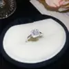 Suave y elegante~Anillo abierto cuadrado de circón súper brillante, estilo gentil y dulce, anillo para el dedo índice, joyería de diseño de nicho