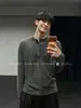 Camiseta de manga larga para hombre, de alta gama, con hombros estructurados, base texturizada a rayas estilo americano, estilo old money, cuello Henley, colección de otoño
