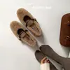 Nuevos Zapatos Peludos de Otoño e Invierno 2025 Botas Cálidas Forradas de Felpa y Algodón Zapatos Mary Jane Planos de Lana con Hebilla de Una Línea