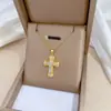 [Aço titânio] Cruz de zircão luz de luxo elegante lindo colar de diamantes completos das mulheres all-match clavícula cadeia de aço de titânio