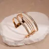 Pulseira Aberta Metálica Multicamadas Transfronteiriça Europeia e Americana, Pulseira Exagerada da Moda Tendência Personalizada, Joia de Luxo Leve de Alta Qualidade para Mulheres