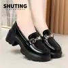 2026 Novos Mocassins de Solado Grosso com Salto Plataforma Aumentador de Altura, Mocassins de Bico Largo, Couro Brilhante, Modelo Popular, Envio Direto da Fábrica
