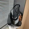 Bolso de hombro vintage nuevo transfronterizo 2026, bolso de mano de nicho de gran capacidad, bolso cruzado simple y elegante para el día a día