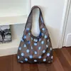 Bolsa tote de gran capacidad para mujer, nueva moda casual de verano 2026, bolso de hombro de lunares, ligero para la escuela y el trabajo