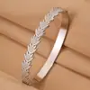 Pulseira de Aço Titânio Não Desbota, Estilo Europeu e Americano de Alto Padrão Transfronteiriço Pulseira Aberta para Mulheres, Pulseira de Aço Inoxidável com Folha de Oliveira Prensada a Óleo