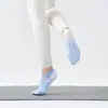 Calcetines de Yoga para Mujer Antideslizantes de Silicona Primavera y Otoño para Interior Fitness Deportes Calcetines de Correa Cruzada Pilates Venta al por Mayor