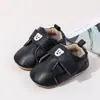 Sapatos de Bebê e Criança Pequena Cobertos de Couro para Primavera e Outono, Novo Estilo de 0 a 2 Anos de Idade Bebê Masculino e Feminino Sola de Borracha Macia Antiderrapante Sapatos Casuais para Criança Pequena