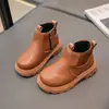 Botines antideslizantes de suela blanda para niños 2025 verano nuevos estilo británico primavera y otoño nuevos para niños pequeños y medianos niñas moda botas