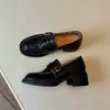 Zapatos de Mocasín Versátiles de Moda Estilo Británico Nuevos para Mujer para la Primavera Temprana 2026 con Tacón Grueso y Diseño de Hebilla de Cinturón
