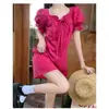 Novo Estilo de Verão 2025 Vestido Puro Sedutor Doce Elegante com Mangas Bufantes Saia de Alça Xadrez Vermelho Redutora de Idade Feminina