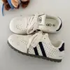 Tênis brancos de sola grossa para mulheres, novos sapatos casuais de outono 2026, tênis de bolinhas, tênis estilo Forrest Gump
