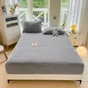 Faldón de Cama de Leche Tallado Suave Agradable a la Piel Cálido Cubierta de Cama para Dormitorio de Invierno Antideslizante Seguro Fácil de Cuidar Simple Versátil