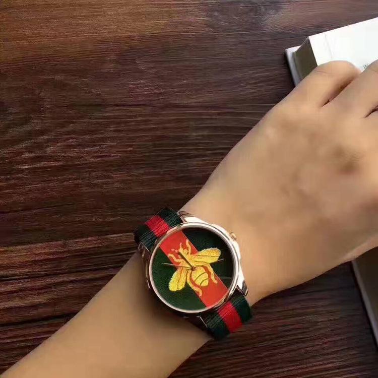 蜜蜂面尼龙带石英手表 Watch