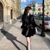 Elegante vestido largo de terciopelo estilo francés para mujer, entallado a la cintura y adelgazante, nuevo modelo otoño e invierno 2026, pequeño vestido negro estilo Hepburn