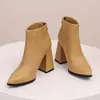 Botas femininas de couro versáteis para outono e inverno, bico fino, corte baixo, com solas de borracha, antiderrapantes, zíper traseiro, tamanho grande para exportação, botas femininas versáteis estilo Martin