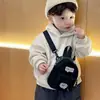Nova Bolsa Transversal Mini Estilo Coreano 2025 para Meninos e Meninas, Estilo Ocidental Letra Emblema de Bebê Porta-Moedas Bolsa Infantil Transfronteiriça
