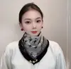 Bufanda Cuadrada Cálida de Nuevo Estilo 2025 con Hebilla Magnética, Bufanda Triangular de Seda, Bufanda de Algodón para Mujer, Bufanda Elegante para el Cuello para Primavera, Otoño e Invierno, Versátil y Elegante