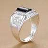 Anillo de Ágata Negra Noble y Dominante Dedo Índice Moda Masculina Versión Abierta Amplia Anillo de Bendición de Diamante Negro