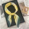 Novo Lenço de Seda de Outono Lenço Quadrado Pequeno Feminino 70cm Lenço Profissional para Pescoço Estilo Primavera Roupa Lembrança Presente Lenço